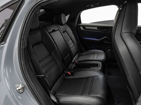 Used 2024 Porsche Cayenne Turbo GT AWD/4WD image 71