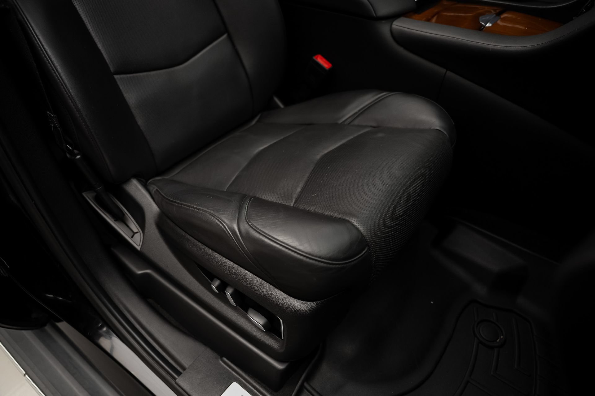 Used 2020 Cadillac Escalade Luxury RWD image 55