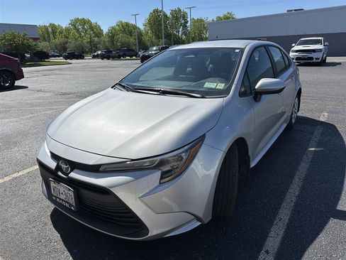 Used 2024 Toyota Corolla LE FWD image 2