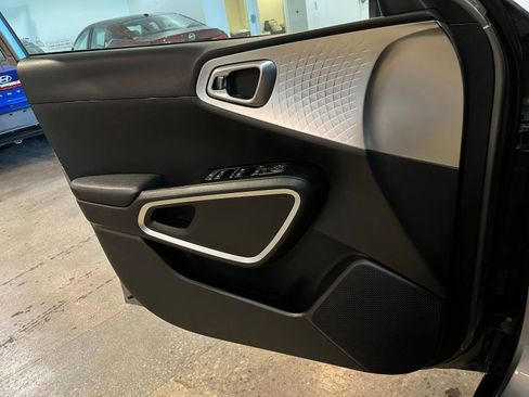 Used 2025 Kia Soul LX w/ LX Technology Package image 18