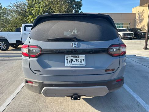 Used 2025 Honda Pilot TrailSport image 5