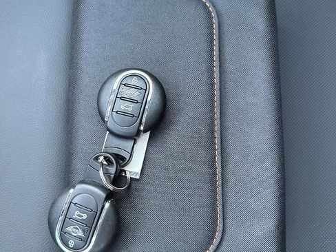 Used 2019 MINI Cooper S w/ Premium Package image 27