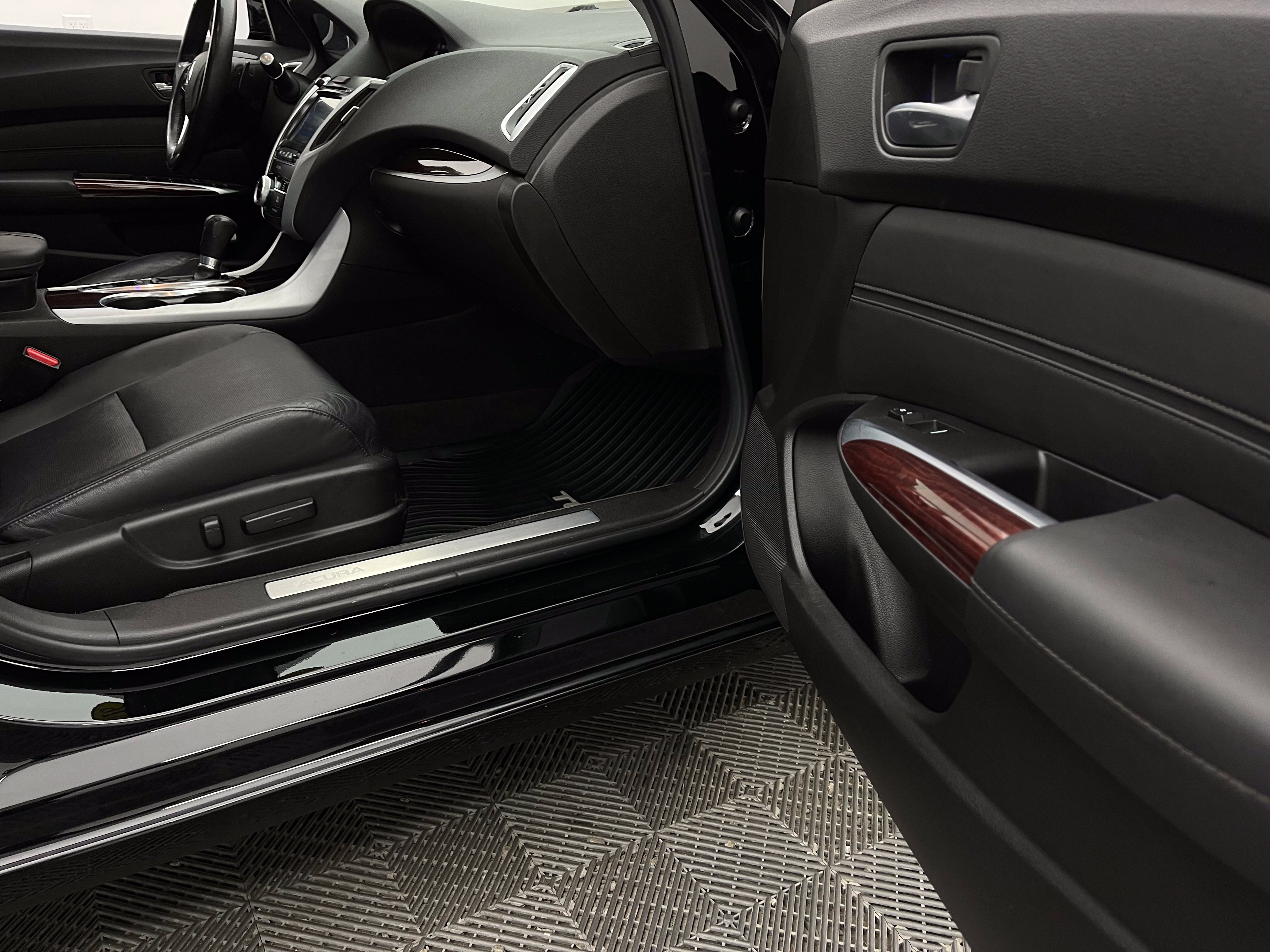 Used 2016 Acura TLX w/ Technology Package FWD image 33