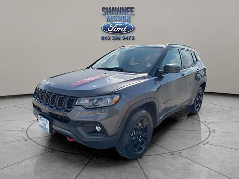 Used 2023 Jeep Compass Trailhawk image 1