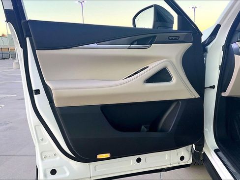 Certified 2025 INFINITI QX60 Luxe image 23