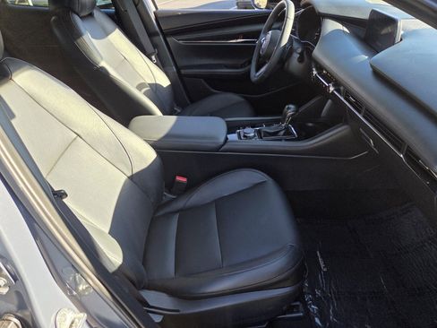 Used 2021 MAZDA MAZDA3 Hatchback w/Premium Plus Pkg image 16