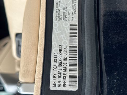 Used 2024 Jeep Grand Cherokee Limited AWD/4WD image 42
