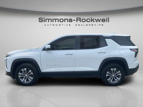 Used 2025 Chevrolet Equinox LT AWD/4WD image 2