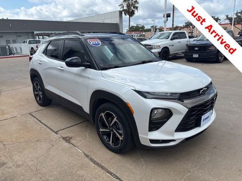 Used 2023 Chevrolet TrailBlazer RS w/ Sun and Liftgate Package FWD image 9