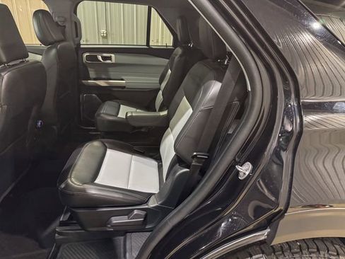 Used 2023 Ford Explorer XLT w/ XLT Sport Appearance Package AWD/4WD image 19