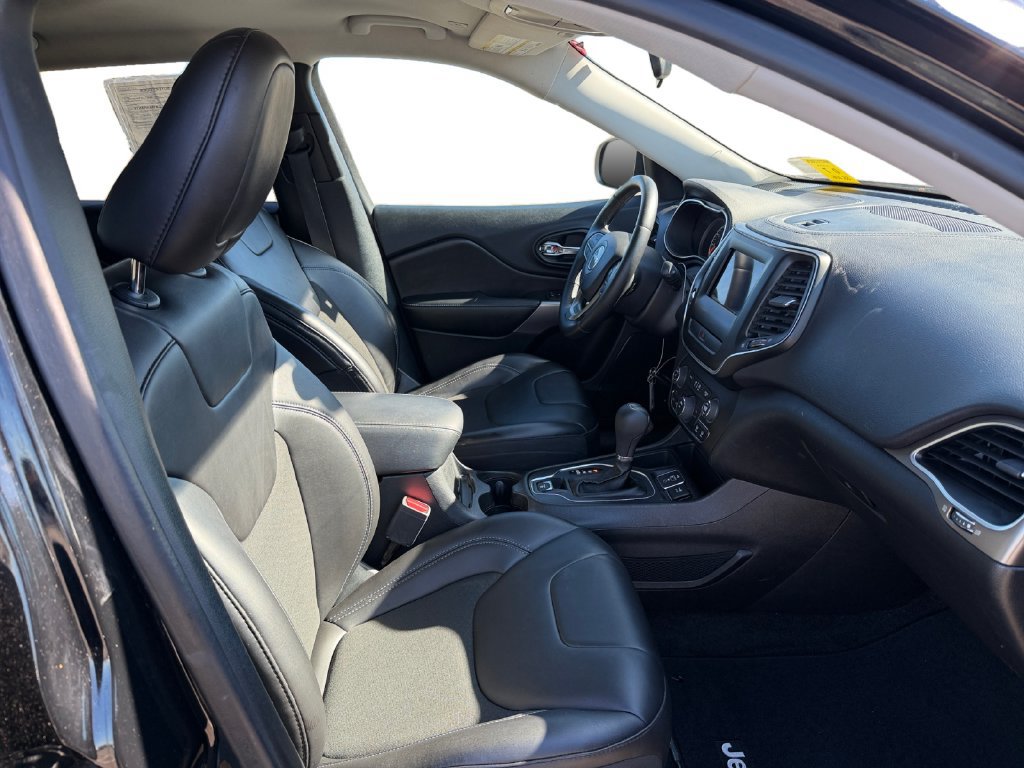 Used 2019 Jeep Cherokee Latitude Plus FWD image 15