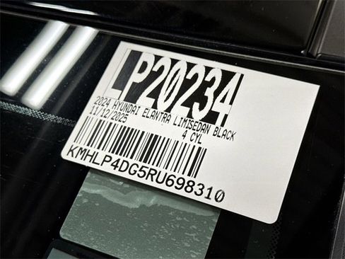 Used 2024 Hyundai Elantra Limited image 31