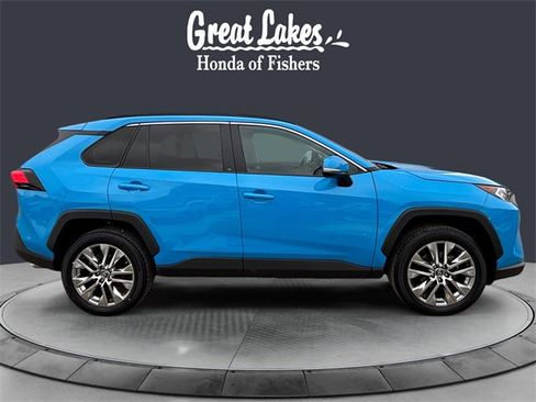 Used 2020 Toyota RAV4 XLE Premium image 6