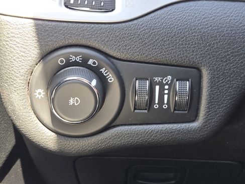 Used 2017 Jeep Cherokee Trailhawk image 23