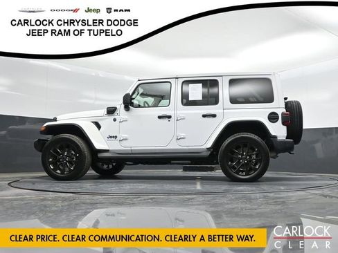 Used 2025 Jeep Wrangler Sahara image 39