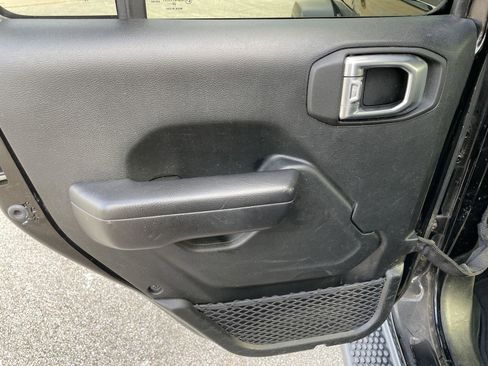 Used 2021 Jeep Wrangler Unlimited Sport image 32