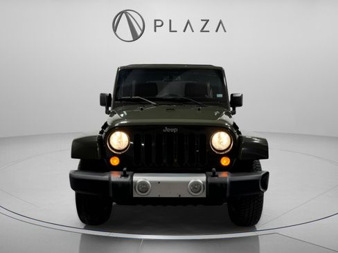Used 2015 Jeep Wrangler Unlimited Sahara w/ Connectivity Group image 7
