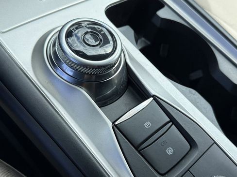 Used 2022 Ford Explorer XLT image 12