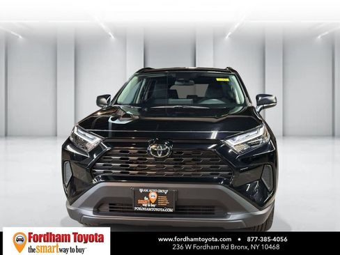 Used 2025 Toyota RAV4 LE image 9