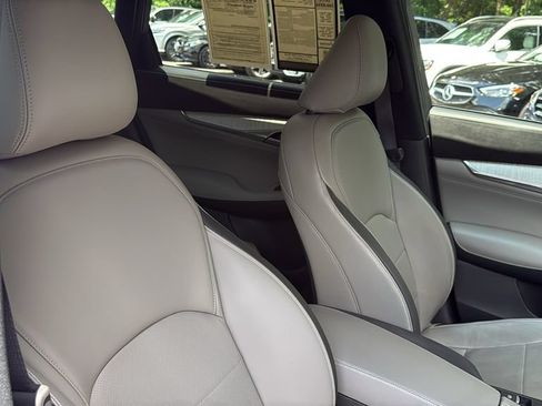 Used 2023 INFINITI QX50 Sensory AWD/4WD image 12