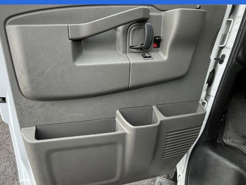 Used 2024 Chevrolet Express 3500 LT w/ LT Preferred Equipment Group image 9