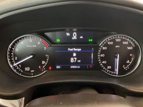 Used 2021 Cadillac XT4 Luxury w/ Cold Weather Package FWD image 10