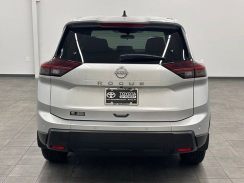 Used 2025 Nissan Rogue S FWD image 3