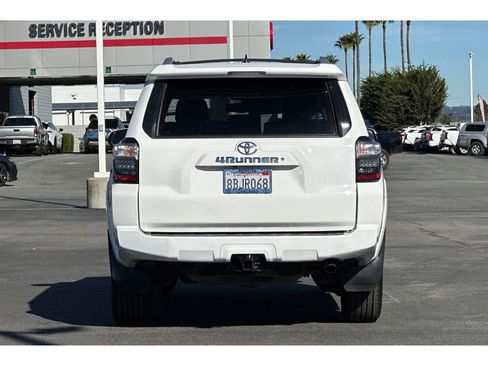 Used 2018 Toyota 4Runner SR5 Premium image 5