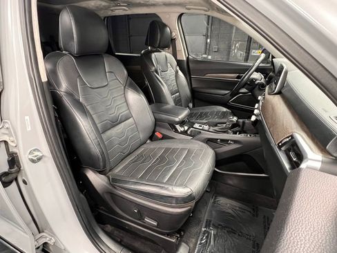 Used 2022 Kia Telluride SX w/ SX Prestige Package image 4