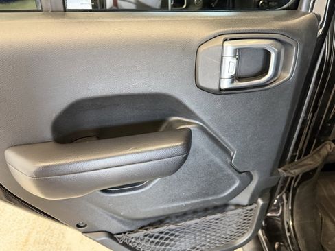 Used 2018 Jeep Wrangler Unlimited Sport S image 27