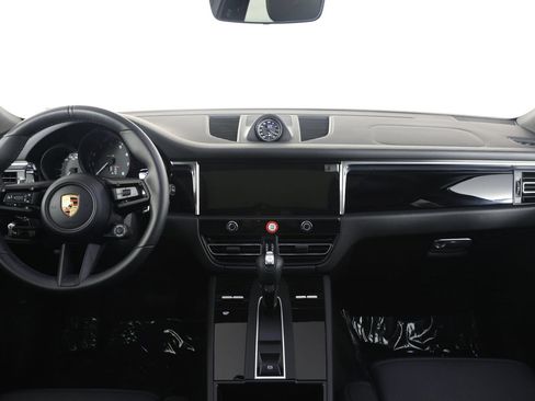 Certified 2026 Porsche Macan AWD/4WD image 11