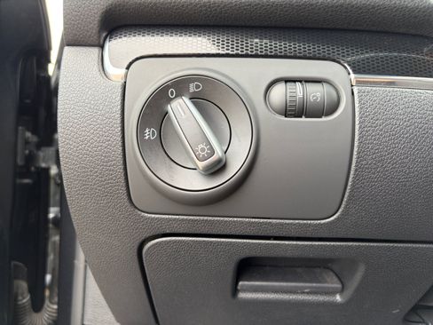 Used 2013 Volkswagen GTI Driver's Edition FWD image 11