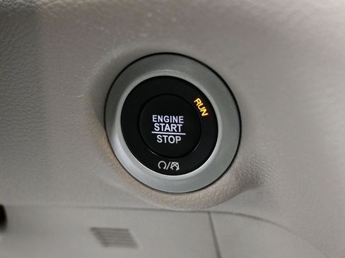 Used 2024 Chrysler Pacifica Touring-L image 22