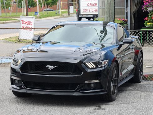 Used 2017 Ford Mustang GT w/ GT Performance Package RWD image 3