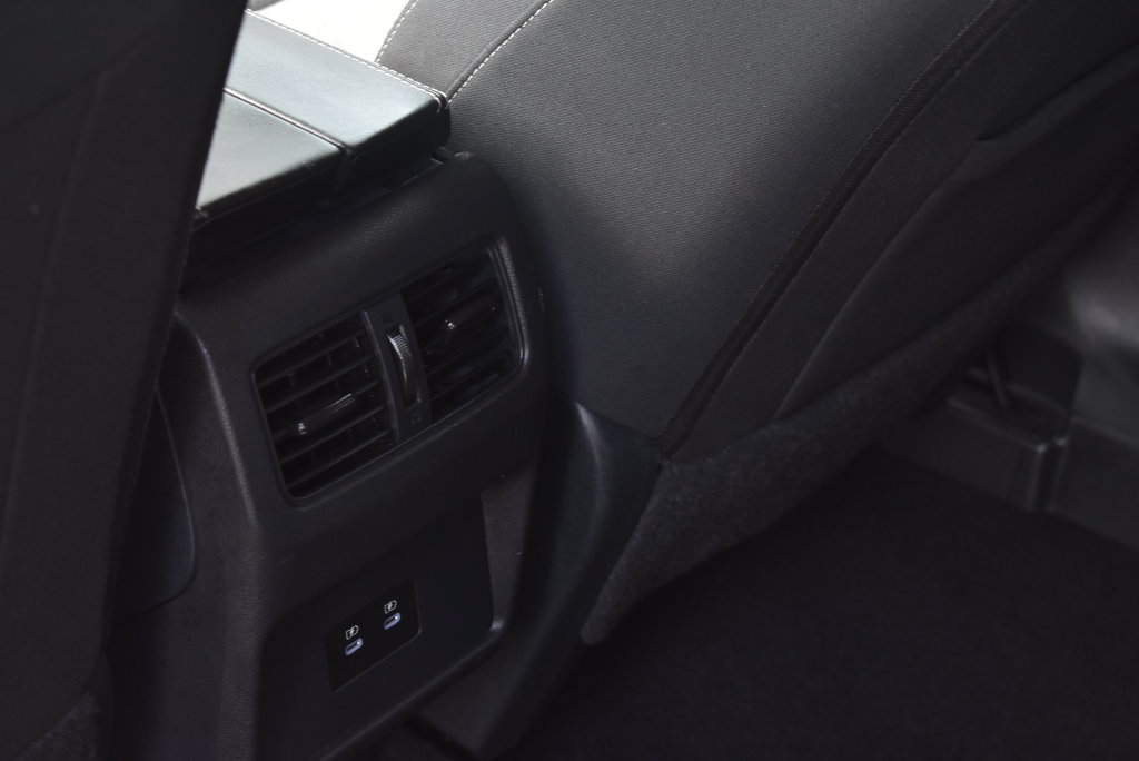 Used 2025 Nissan Rogue SV FWD image 17