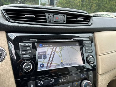 Used 2017 Nissan Rogue SV image 16