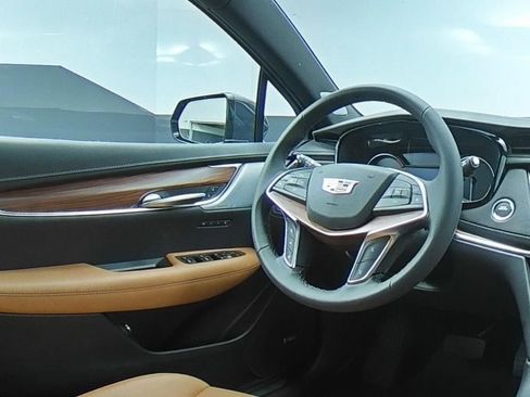 New 2025 Cadillac XT5 Premium Luxury w/ LPO, Floor Liner Package image 9