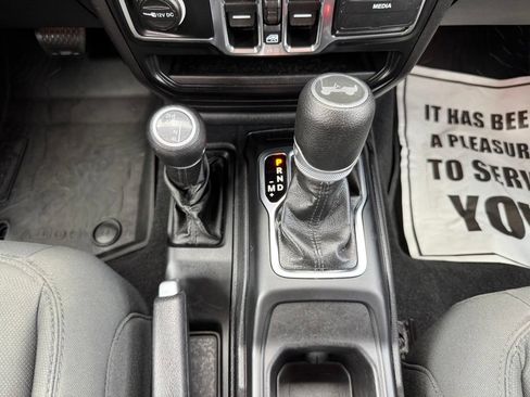 Used 2021 Jeep Wrangler Unlimited Sport AWD/4WD image 25