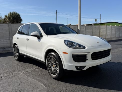 Certified 2018 Porsche Cayenne Platinum Edition image 8