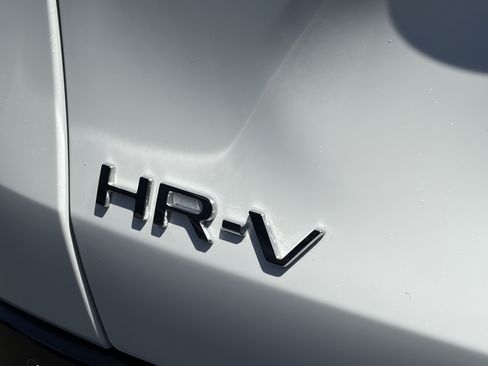 Used 2023 Honda HR-V EX-L image 5