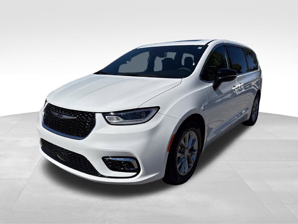 Used 2026 Chrysler Pacifica Limited FWD image 8