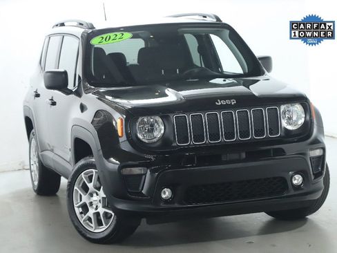 Used 2022 Jeep Renegade Latitude w/ Convenience Group AWD/4WD image 2
