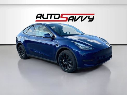 Used 2023 Tesla Model Y Long Range AWD/4WD image 1