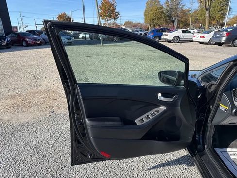 Used 2017 Kia Forte LX w/ LX Popular Package image 6