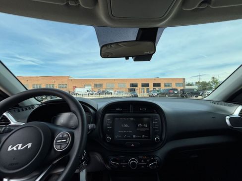 Used 2025 Kia Soul LX w/ LX Technology Package FWD image 31