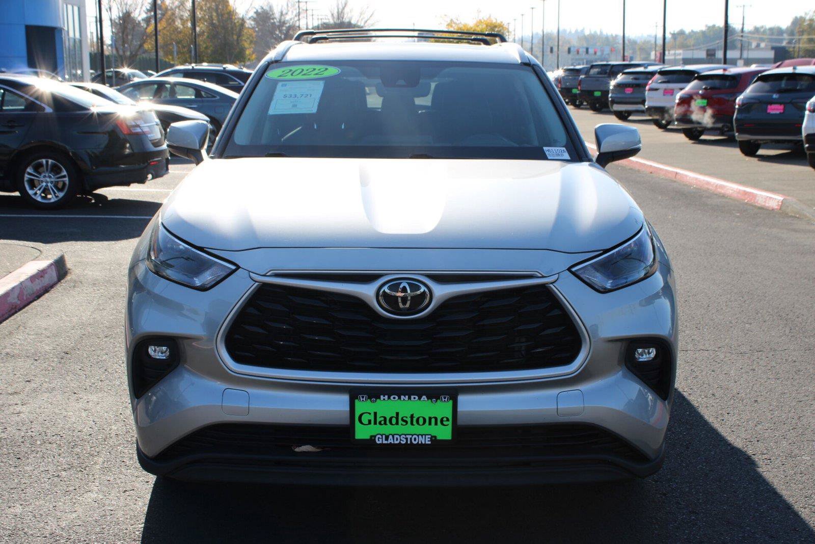 Used 2022 Toyota Highlander XLE AWD/4WD image 11