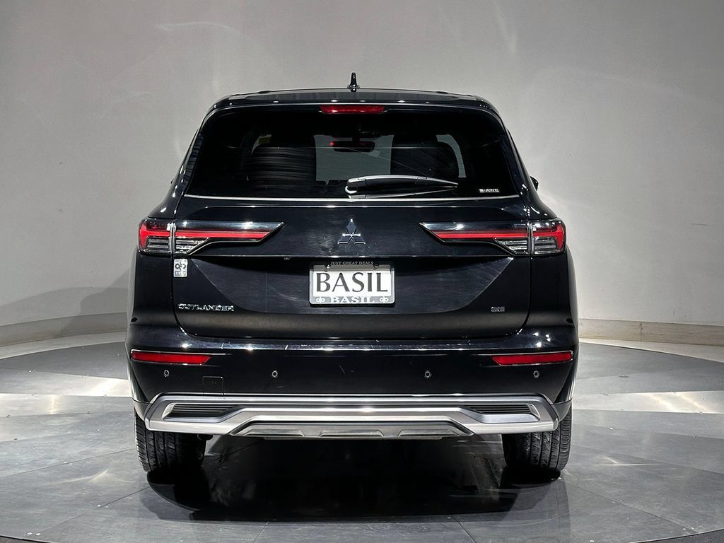 Used 2025 Mitsubishi Outlander AWD image 12