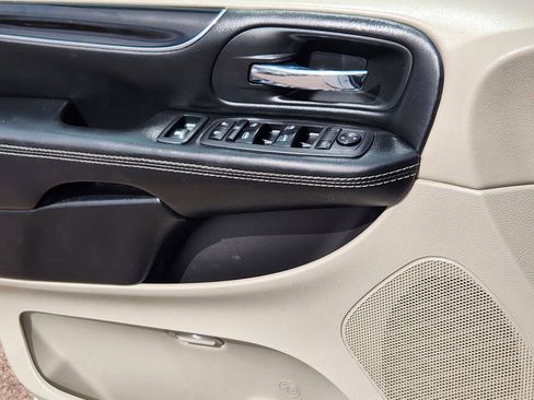 Used 2019 Dodge Grand Caravan SXT FWD image 21