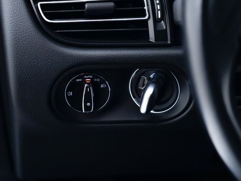 Used 2022 Porsche Macan image 28