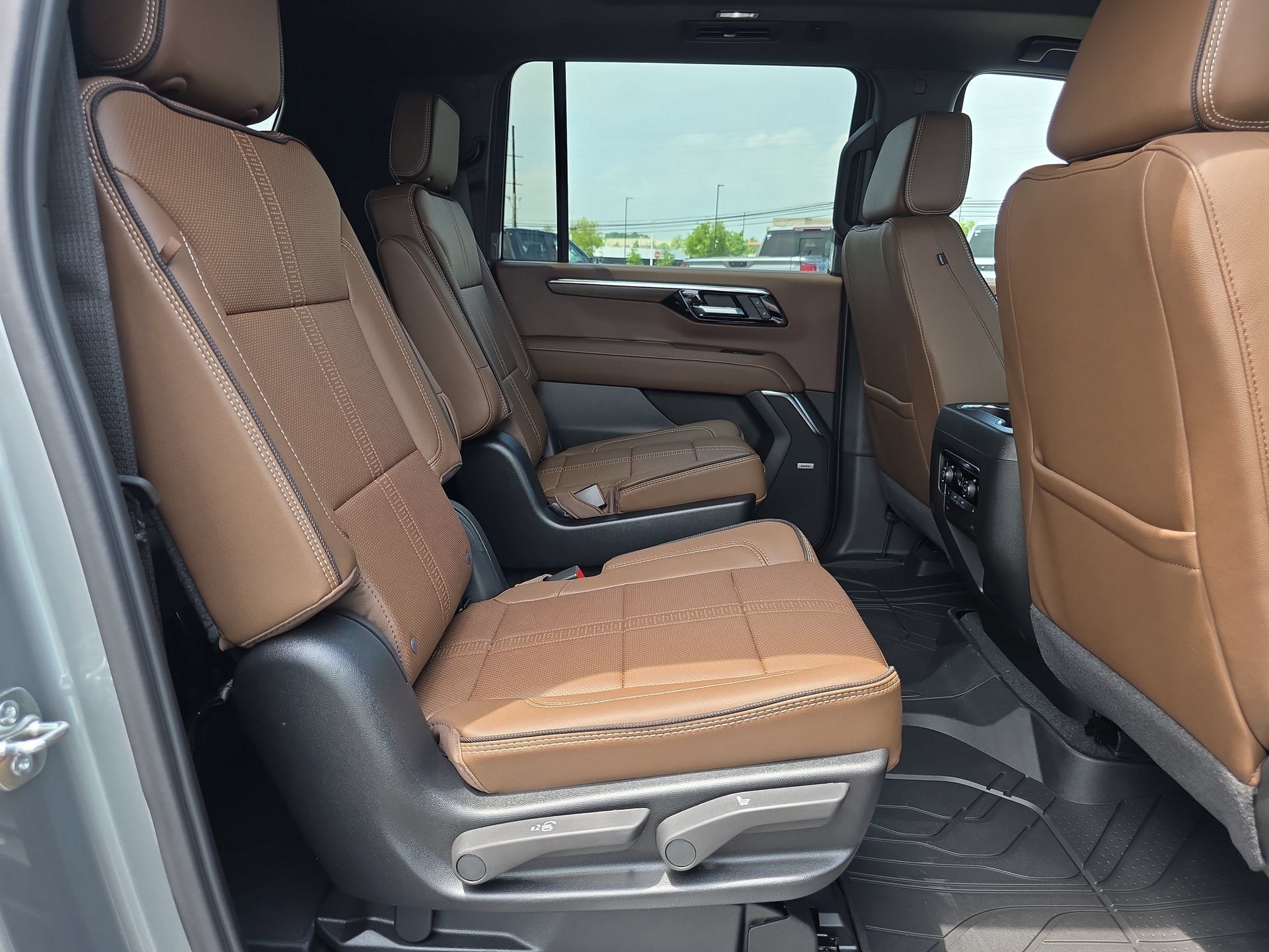 New 2026 Chevrolet Suburban High Country RWD image 15